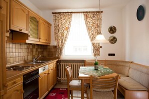 Apartment, 2 Bedrooms (2) | Private kitchen