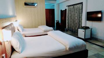 Standard Quadruple Room, Multiple Beds, Accessible, Non Smoking | In-room safe, iron/ironing board, free WiFi