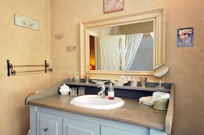 Double Room, Non Smoking (L'eau vive) | Bathroom | Free toiletries, hair dryer, towels