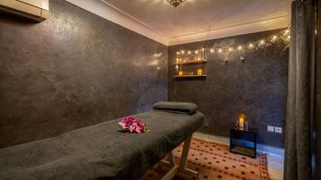 Couples treatment room(s), steam room, Turkish bath/hammam