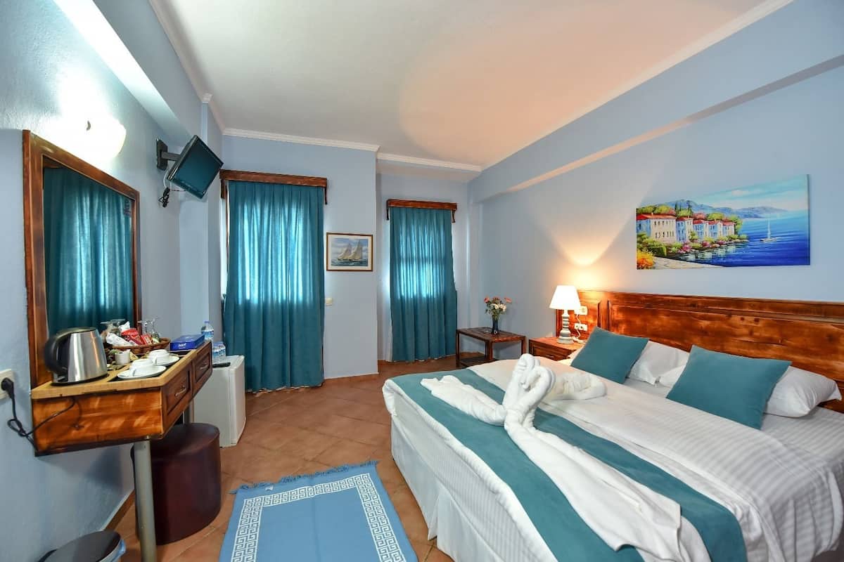 Desk, rollaway beds, free WiFi, bed sheets