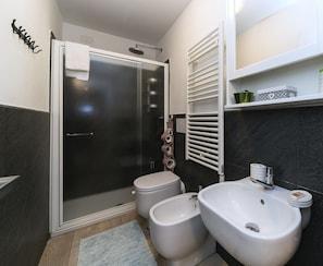 Apartment, 1 Bedroom | Bathroom