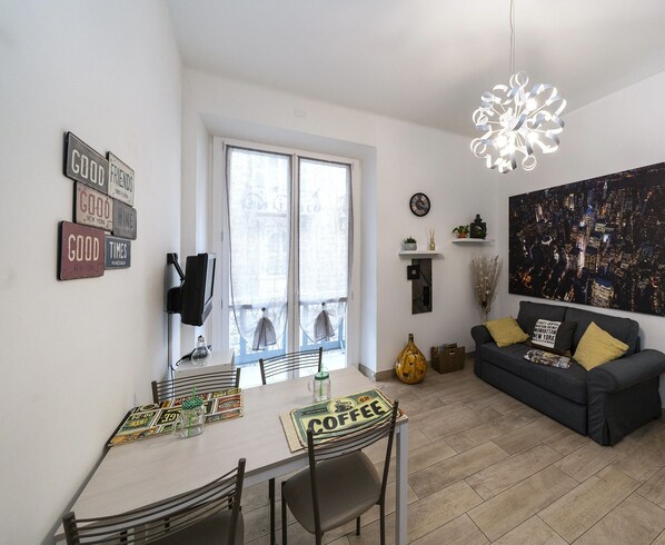 Apartment, 1 Bedroom | In-room dining