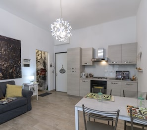 Apartment, 1 Bedroom | In-room dining