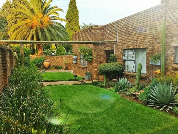 Exterior - Midrand Guesthouse - TASA (Midrand)