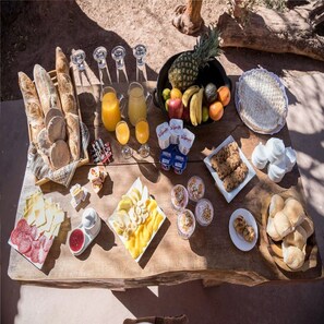 Free daily buffet breakfast