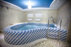 2 indoor pools - Twins Hotel (Dushanbe)