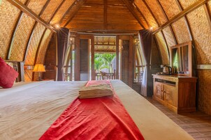 Superior Double Room | In-room safe, desk, laptop workspace, blackout drapes