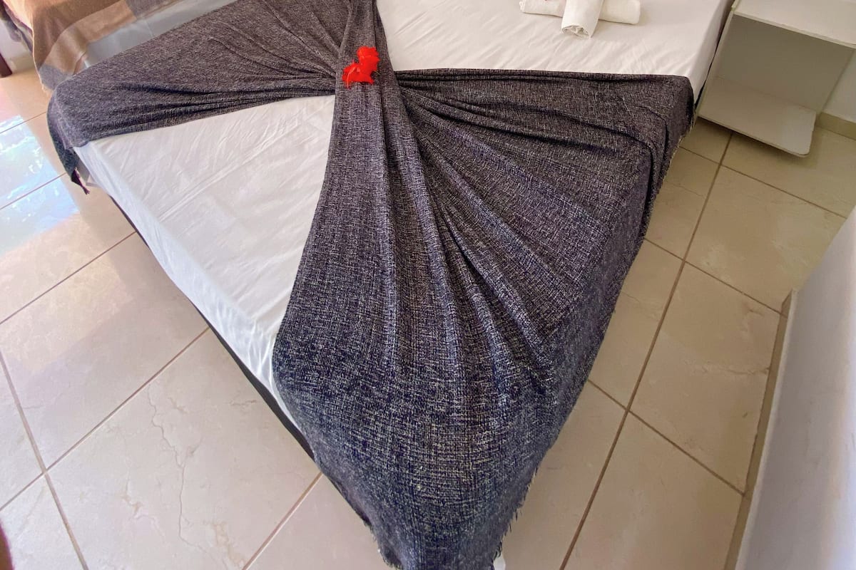 Habitación triple económica, varias camas, para no fumadores | 1 habitación, cortinas blackout, wifi gratis y ropa de cama
