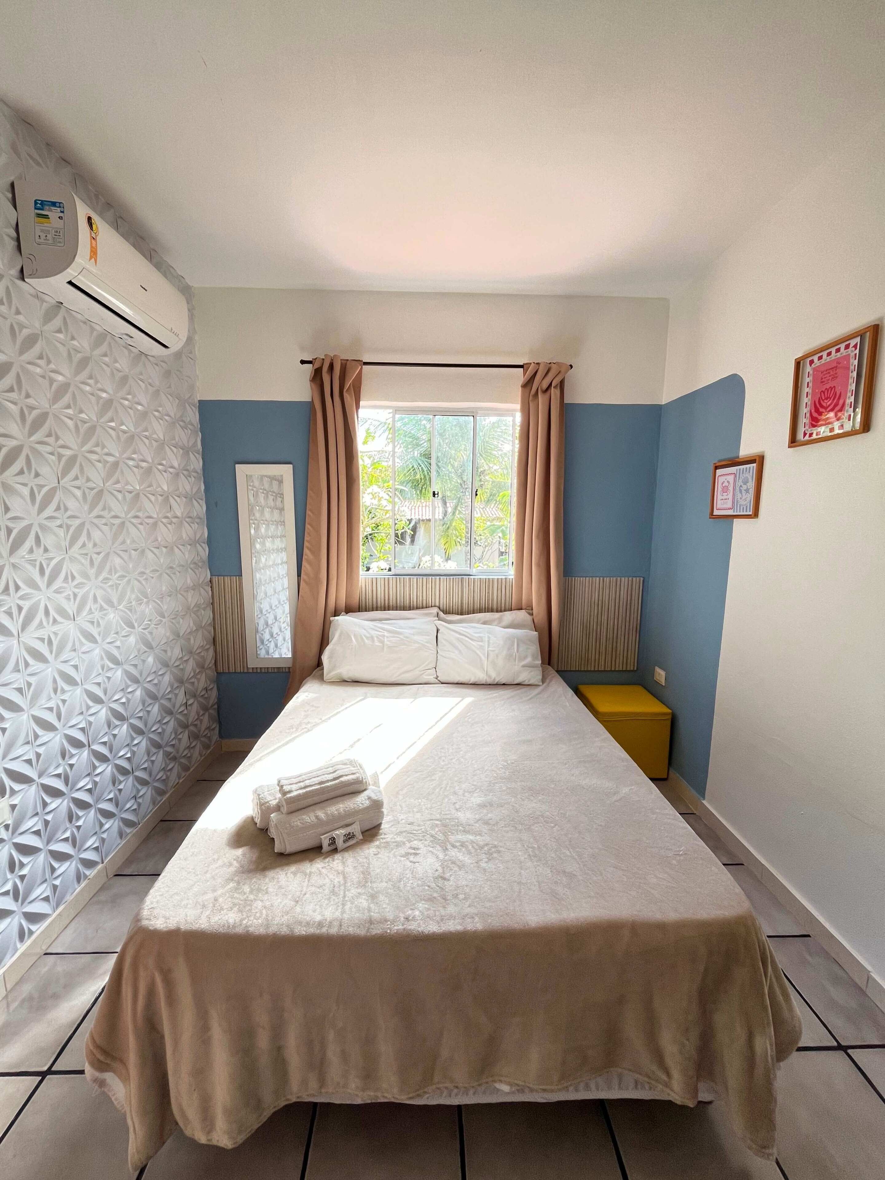 1 habitación, cortinas blackout, wifi gratis y ropa de cama 