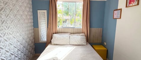 1 habitación, cortinas blackout, wifi gratis y ropa de cama