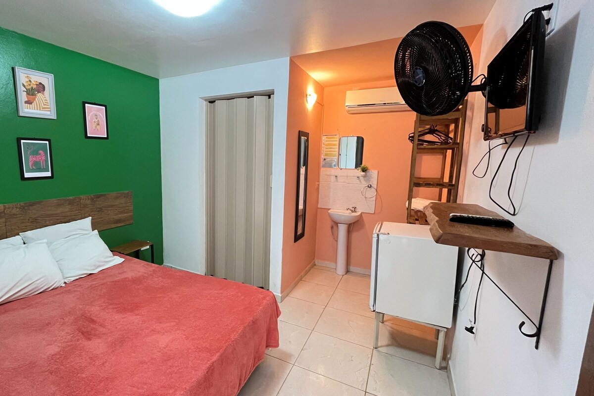 1 habitación, cortinas blackout, wifi gratis y ropa de cama 