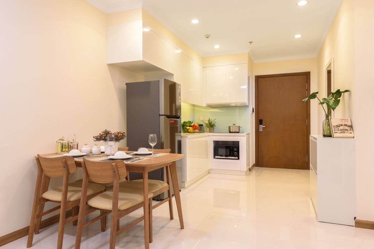 Full-size fridge, microwave, stovetop, electric kettle