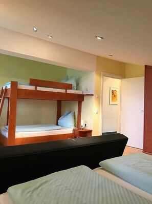 Apartemen (SONNBLICK) | Meja kerja, Wi-Fi gratis, dan seprai linen