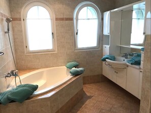 Apartment (SONNBLICK) | Bathroom