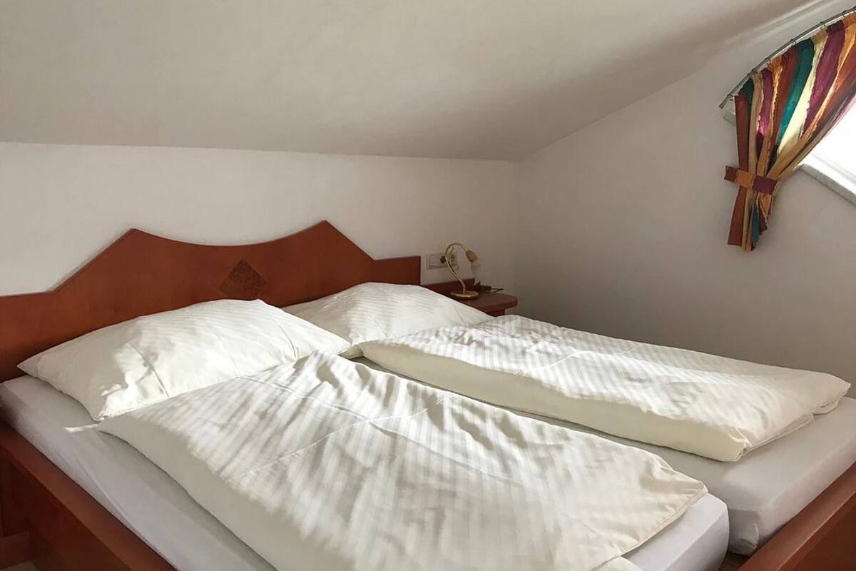 Apartment (GROSSGLOCKNER) | Desk, WiFi (free), bed sheets