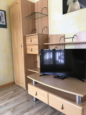 Apartment (GROSSGLOCKNER) | Living area | TV