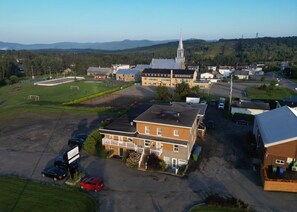 Vista frontal de la propiedad