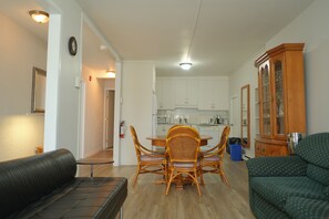 Apartment / Standard, 2 Queen Beds | Free WiFi - Auberge St-Tite-des-Caps (Saint-Tite-des-Caps)