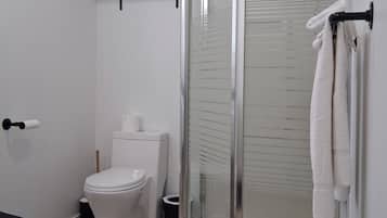 Habitación cuádruple Deluxe, 2 camas dobles | Baño