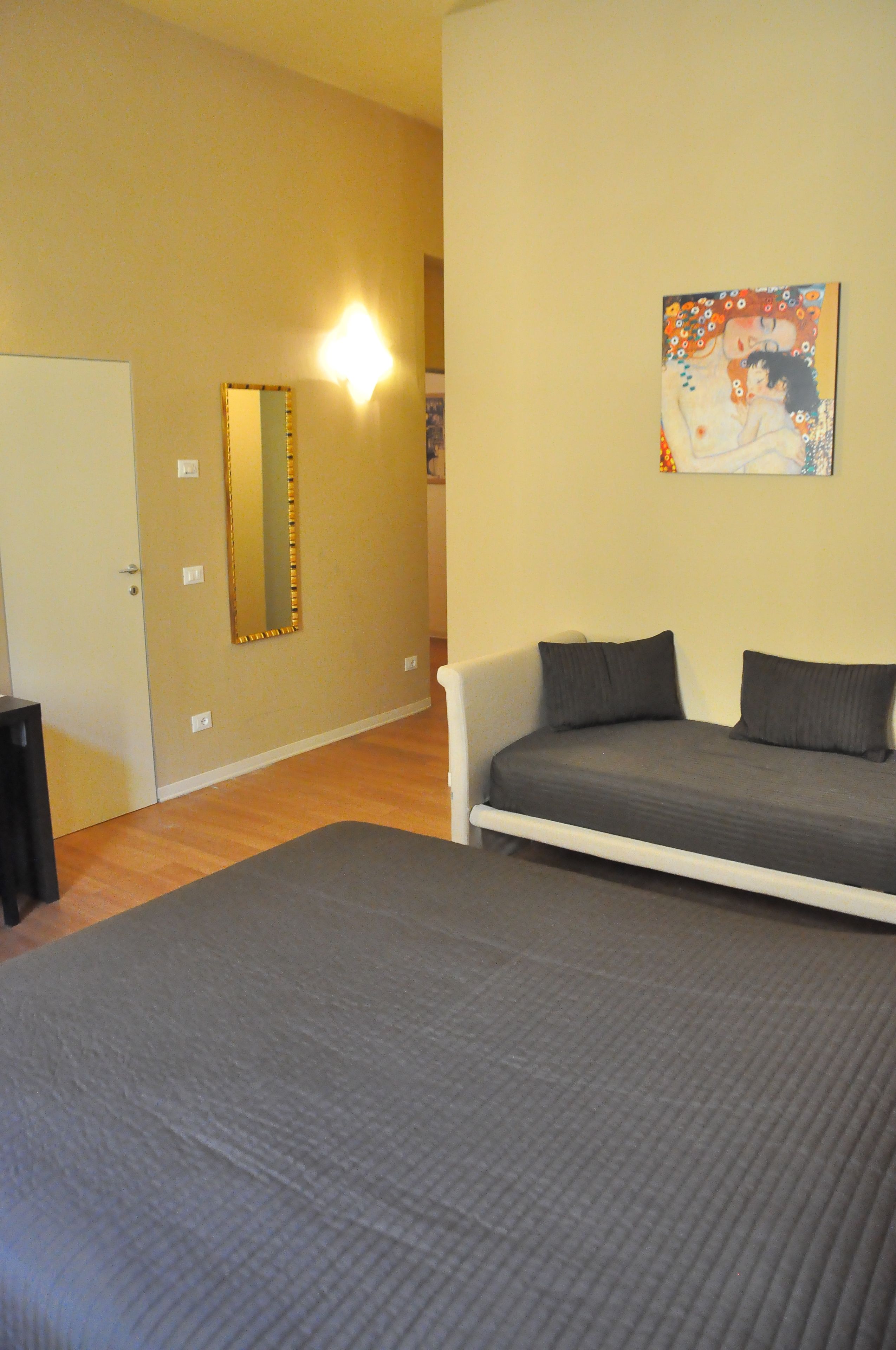Comfort Triple Room | Desk, soundproofing, free cribs/infant beds, free WiFi