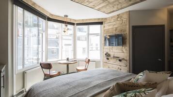 King or Twin Room (room 11) | Individually decorated, individually furnished, iron/ironing board