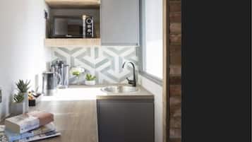 Loft | Cocineta privada | Refrigerador, microondas, cafetera de espresso y cafetera y tetera