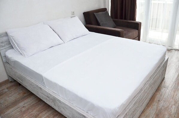 Dreibettzimmer, Balkon | Hochwertige Bettwaren, Verdunkelungsvorhänge, kostenloses WLAN
