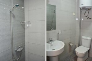 Dusche, kostenlose Toilettenartikel, Haartrockner, Hausschuhe