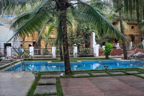 Indoor pool, outdoor pool - Mariners Bay Resorts (Mandrem)