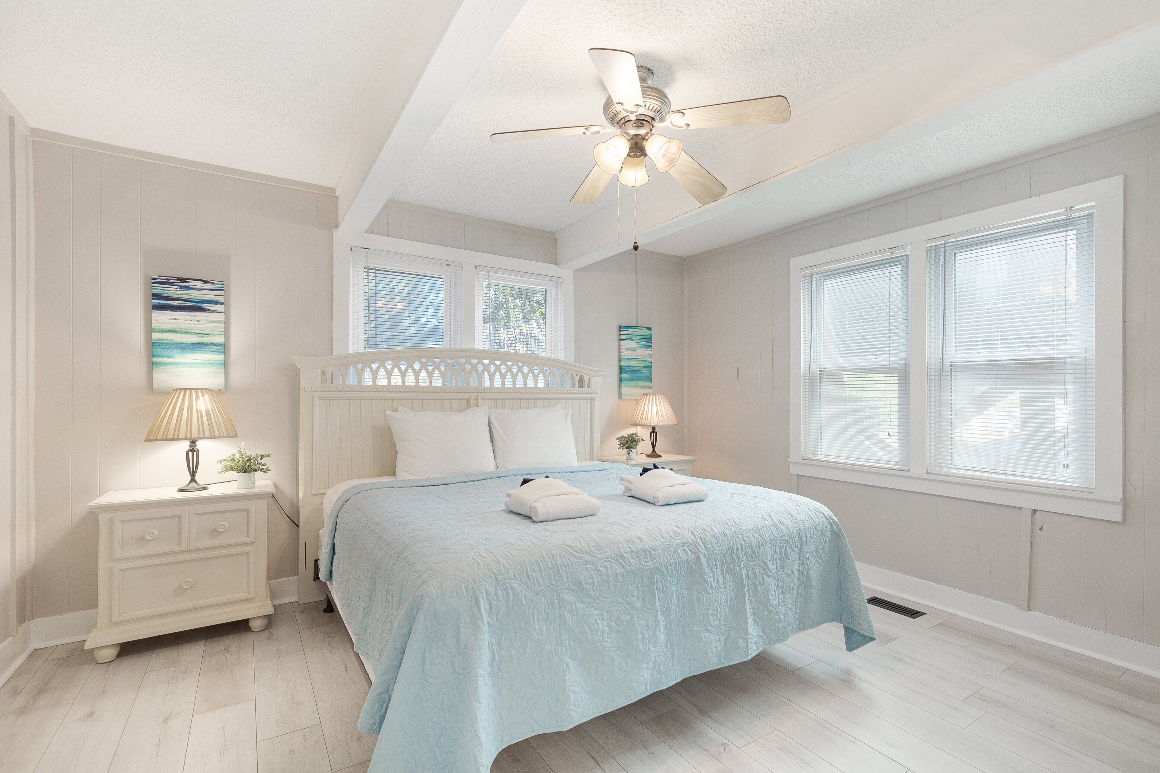 2 bedrooms, iron/ironing board, WiFi, bed sheets