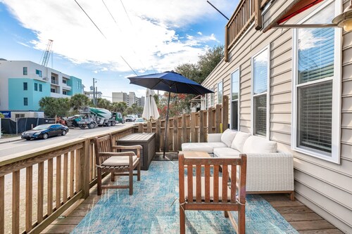 Salty Shack #B - Across from the Beach - Central Location