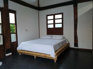 Design dubbelrum - 1 dubbelsäng - icke-rökare - utsikt mot poolen | Strykjärn/strykbräda och gratis wi-fi