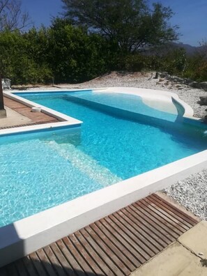Maison Deluxe, plusieurs lits, accessible aux personnes à mobilité réduite, non-fumeurs | Piscine extérieure