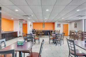 Desayuno continental gratuito y diario