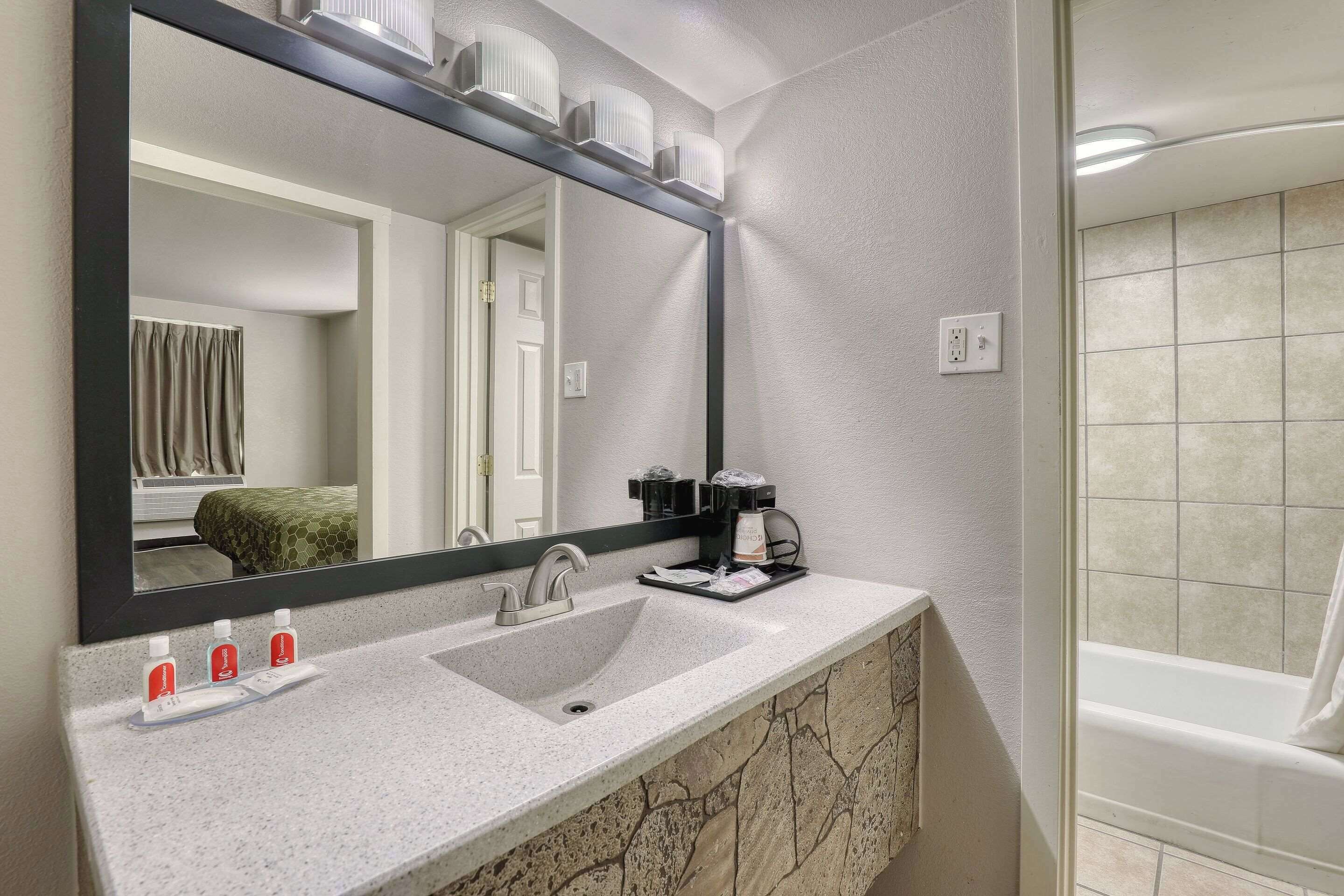 Foto - Econo Lodge Neenah