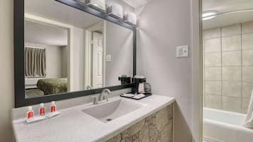 Standard Room, 1 King Bed, Non Smoking | Blackout drapes, iron/ironing board, free WiFi, bed sheets