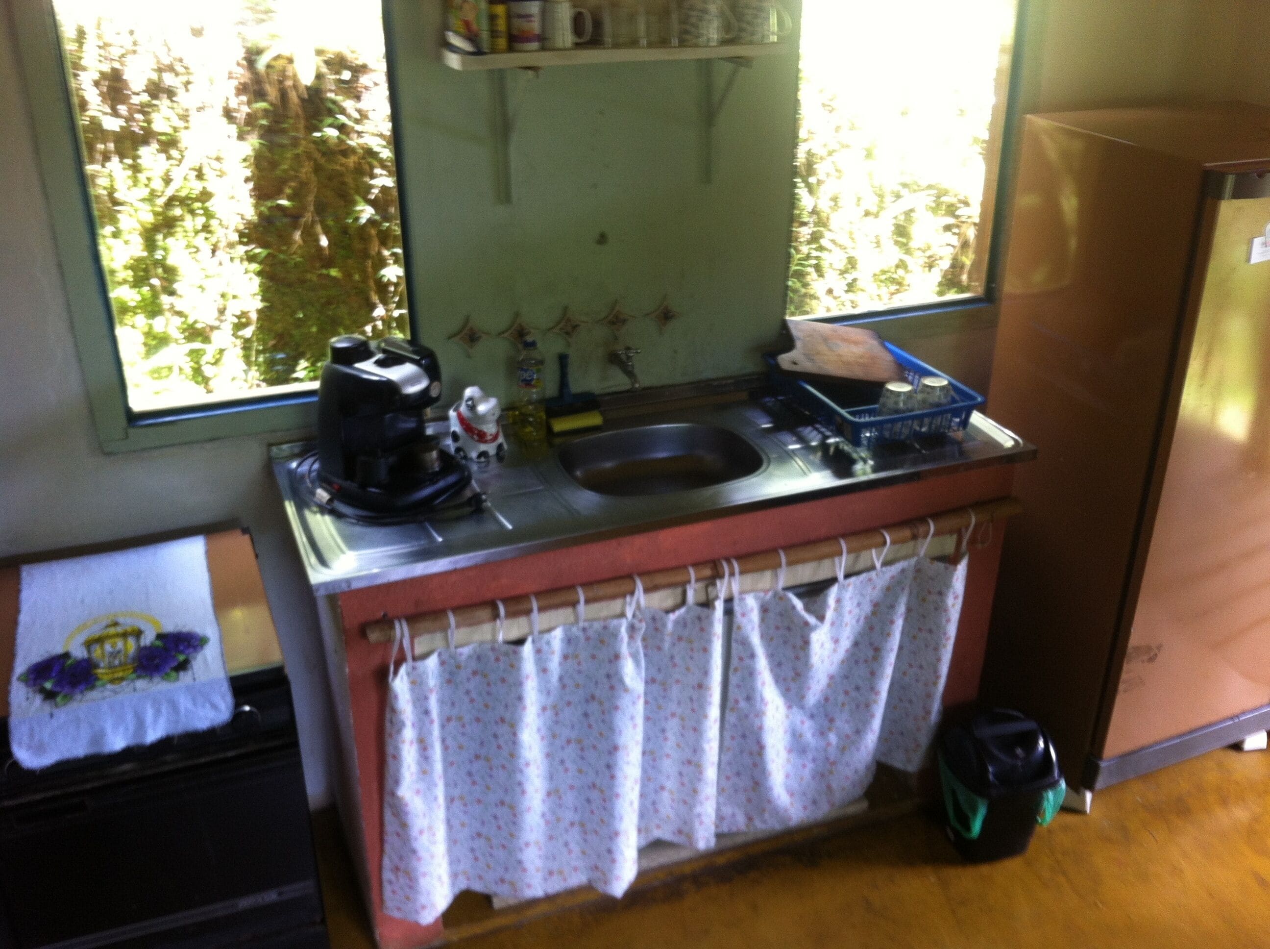 Fridge, oven, stovetop, electric kettle