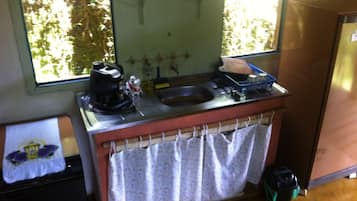 Fridge, oven, stovetop, electric kettle