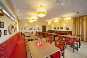 Breakfast, lunch, brunch served; international cuisine  - Hotel Greinwald (Marktoberdorf)