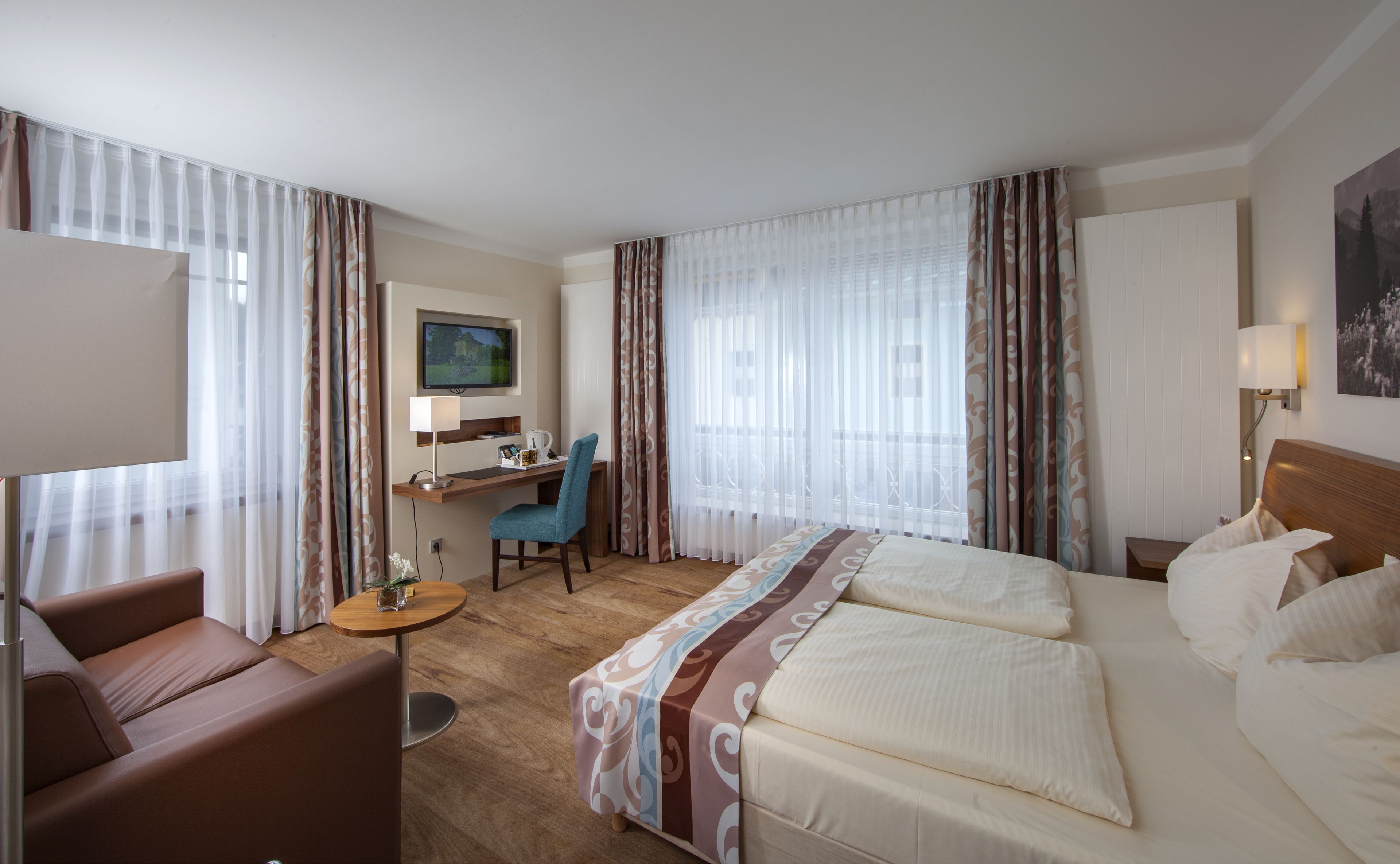 hypo-allergenic bedding, in-room safe, desk, blackout curtains