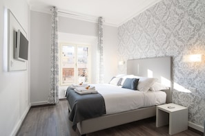 Desk, free cots/infant beds, free WiFi, bed sheets