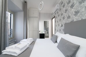 Triple Room | Desk, free cribs/infant beds, free WiFi, bed sheets - White Caesar Guesthouse (Rome)