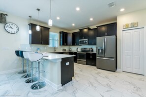 Villa (6 Bedrooms) | Cocina privada | Comedor 