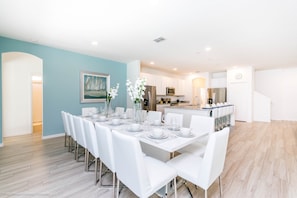Villa (1 Bedroom) | Private kitchen - H6112 Beautiful 14 Bedroom 11 Bathroom Resoret (Davenport)