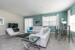 Villa (5 Bedrooms) | Living room | TV - T1573 Brand new Luxury 5 Bedrooms Townhome (Davenport)