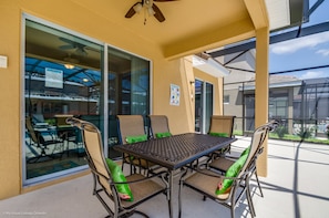 Villa (6 Bedrooms) | Balcony