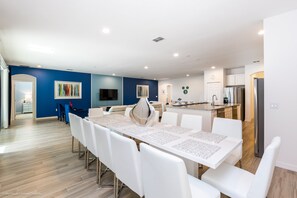 Apartment (1 Bedroom) | Private kitchen | Dining tables