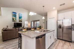 Villa (5 Bedrooms) | Private kitchen