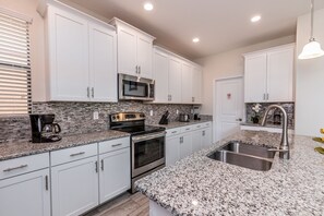 Villa (5 Bedrooms) | Private kitchen